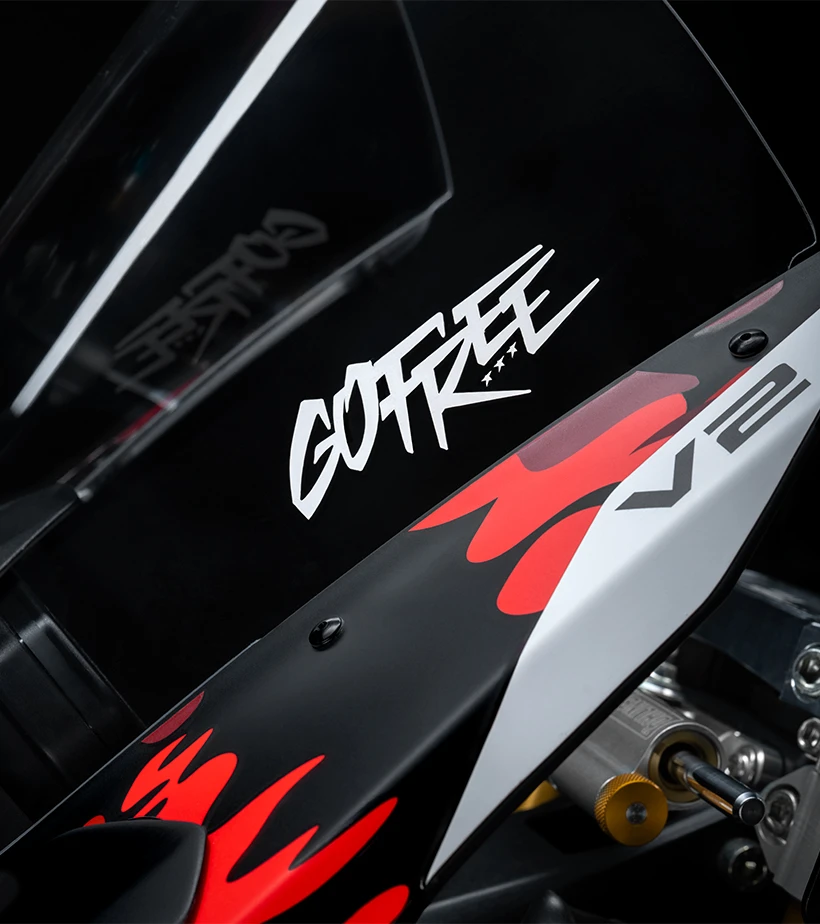 Pantalla Racing con detalle “GoFree”