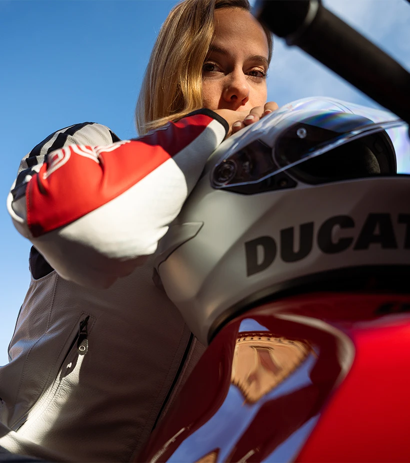 Casco integral con logo Ducati